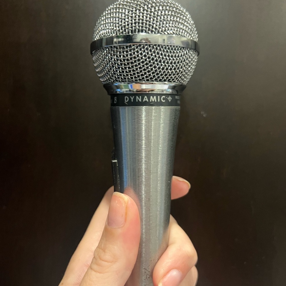 Shure Unisphere Dynamic 588SB Professional Wired Microphone - Picture 5 of 7